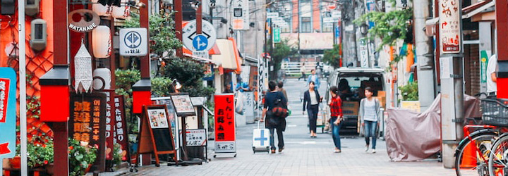 Streets-outside-shops1.